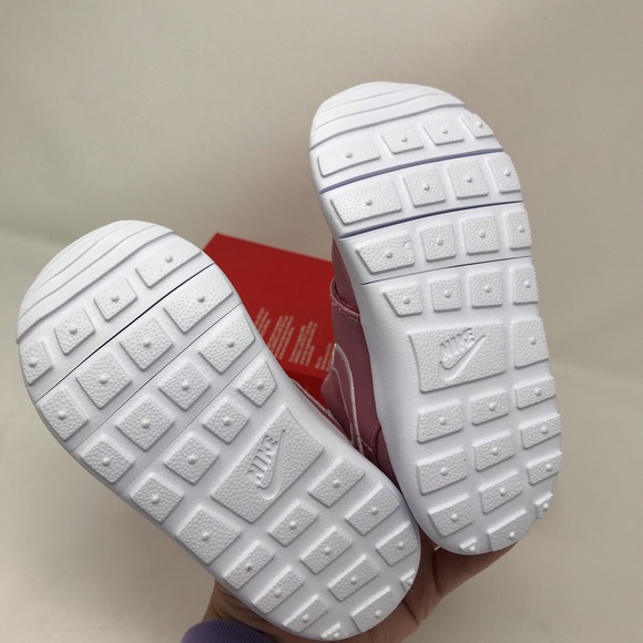 Nike Little Girls Nike Roshe One Satin Rose Pink - Picture 8 of 8